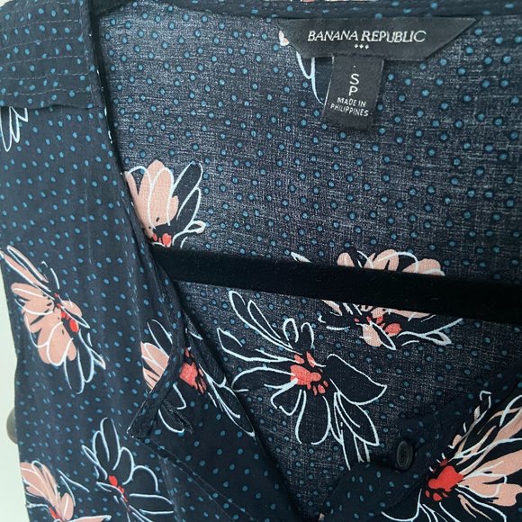 Banana Republic Sleeveless Blouse - Picture 3 of 3